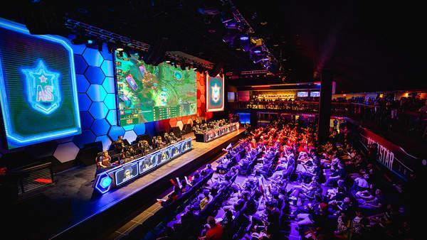 他会爽朗一 他会爽朗一